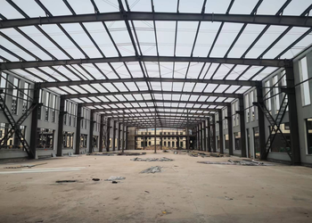 crane supported steel structure workshop building
