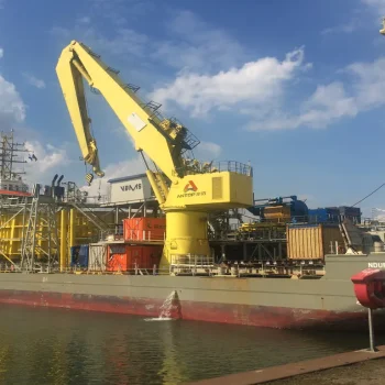 19be75cc195971a178cdb1a02469d64b marine deck crane installed on offshore vessel for cargo lifting