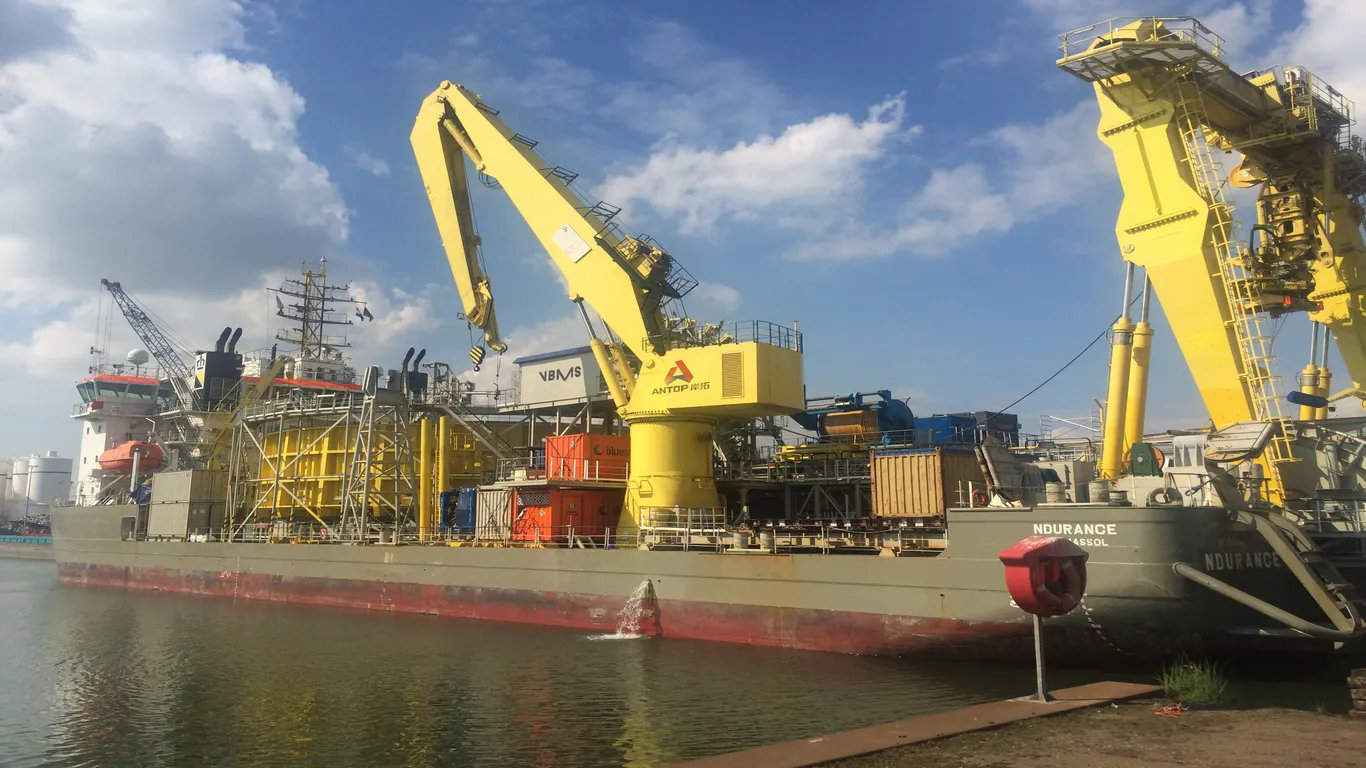Marine Deck Crane for Offshore Vessel Equipment Handling 1 marine deck crane installed on offshore vessel for cargo lifting